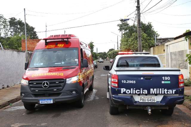 Baleado, homem percorre ruas pedindo socorro no Tiradentes 
