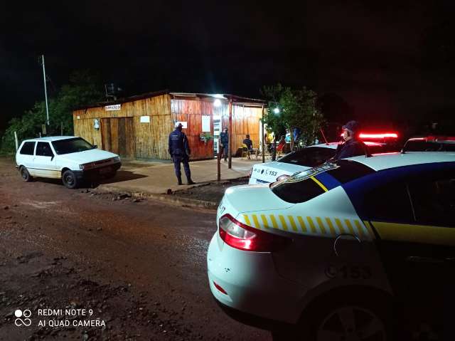 Guarda flagra 134 pessoas fora de casa durante a madrugada