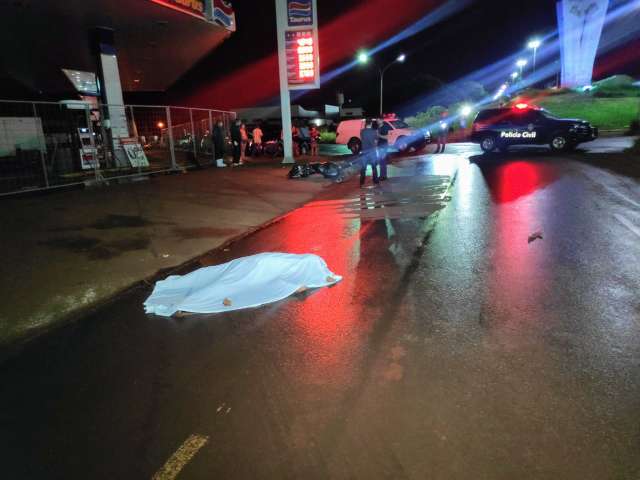 Motociclista &quot;rampa&quot; rotat&oacute;ria de avenida e morre na hora
