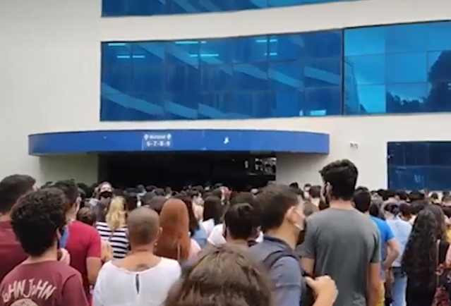 Organiza&ccedil;&atilde;o alega atraso em abertura de port&otilde;es e nega aglomera&ccedil;&atilde;o em vestibular