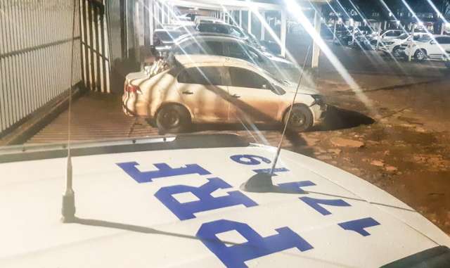 Homem &eacute; preso ap&oacute;s colega capotar ve&iacute;culo com cigarro contrabandeado 