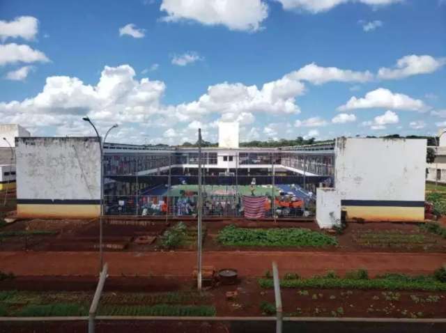 Fotos em celulares apreendidos denunciam &quot;farra&quot; com enfermeiras em pres&iacute;dio