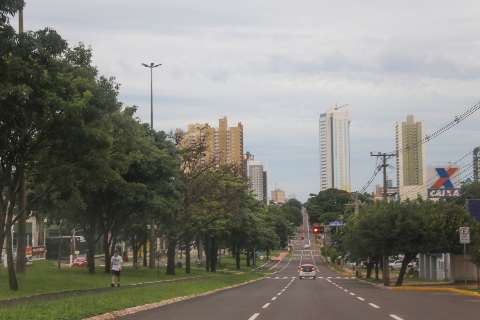 Meteorologia prev&ecirc; domingo chuvoso e com calor de at&eacute; 35&deg;C em MS