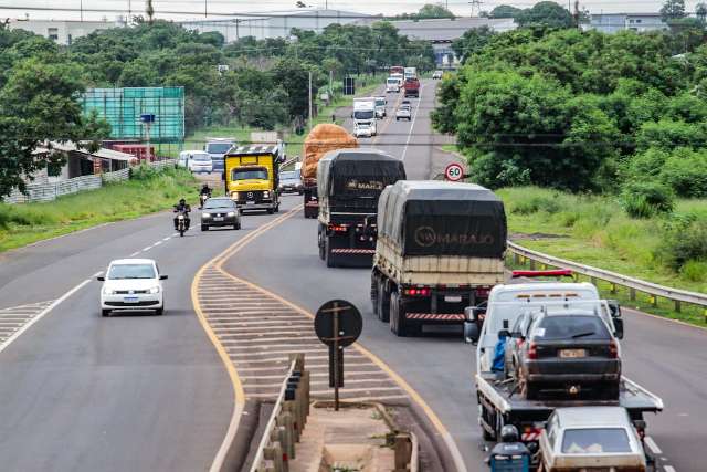 Caminhoneiro ignora alta no diesel e descarta greve para faturar com safra em MS