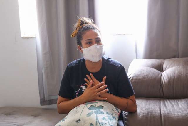 Para Kely, que sonha em ser m&atilde;e h&aacute; 1 ano, beb&ecirc; em sacola foi &ldquo;presente de Deus&rdquo;