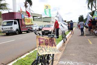 Motoristas e ciclistas se concentram por 2 km em protesto contra Bolsonaro
