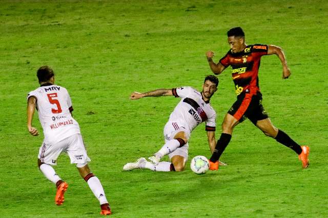 Flamengo decide no 1&ordm; tempo, vence Sport e retoma vice-lideran&ccedil;a do Brasileiro