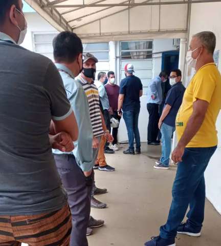 Para quem &ldquo;vive&rdquo; a morte todos os dias, vacina devolve &ldquo;f&ocirc;lego&rdquo; no trabalho