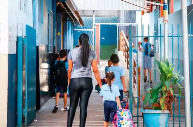 Projeto de lei quer criar regras para ensino h&iacute;brido nas escolas municipais 