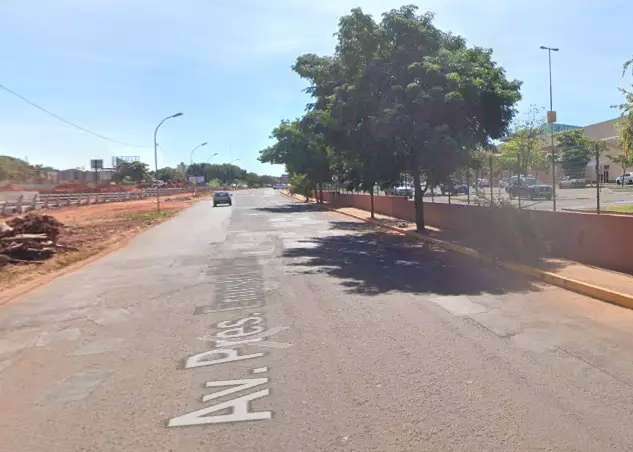 Ladr&atilde;o leva ve&iacute;culo de feirante, carregado de ab&oacute;boras, abacates e mam&otilde;es