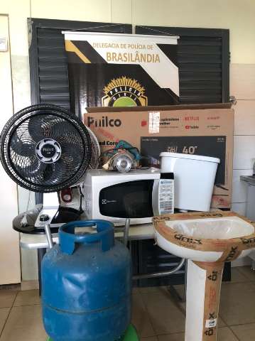 Afastado por les&atilde;o na m&atilde;o, servidor p&uacute;blico &eacute; preso por furtos em constru&ccedil;&otilde;es