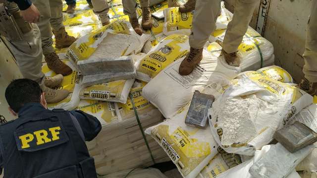 Pol&iacute;cia encontra coca&iacute;na escondida em farinha de trigo; destino seria Europa