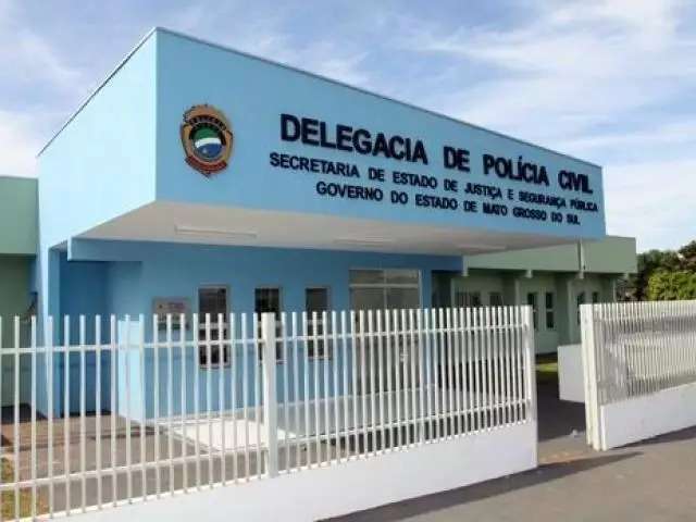 Homem &eacute; preso depois de jogar ex no ch&atilde;o, enforc&aacute;-la e amea&ccedil;ar fam&iacute;lia de morte