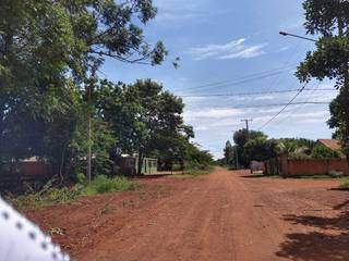 Em bairro com pouca gente, sobra confus&atilde;o e &quot;toque de recolher&quot; come&ccedil;a &agrave;s 18h