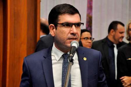 Deputado anuncia que volta ao trabalho usando tornozeleira eletr&ocirc;nica