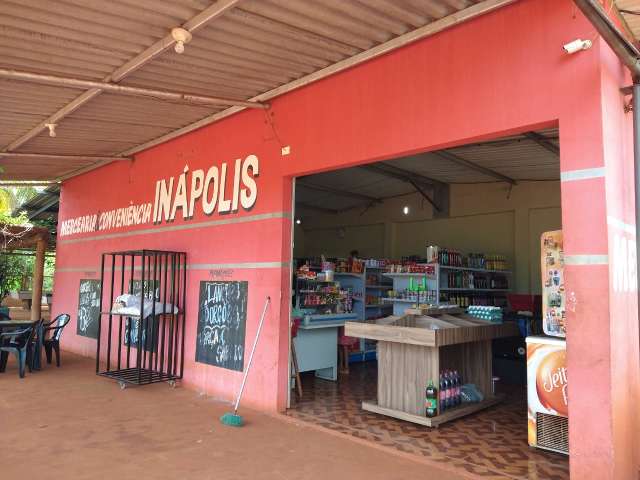 Em bairro com pouca gente, sobra confus&atilde;o e &quot;toque de recolher&quot; come&ccedil;a &agrave;s 18h