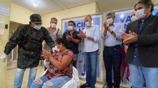 Doses destinadas a idosos acabam e prefeitura suspende vacina&ccedil;&atilde;o