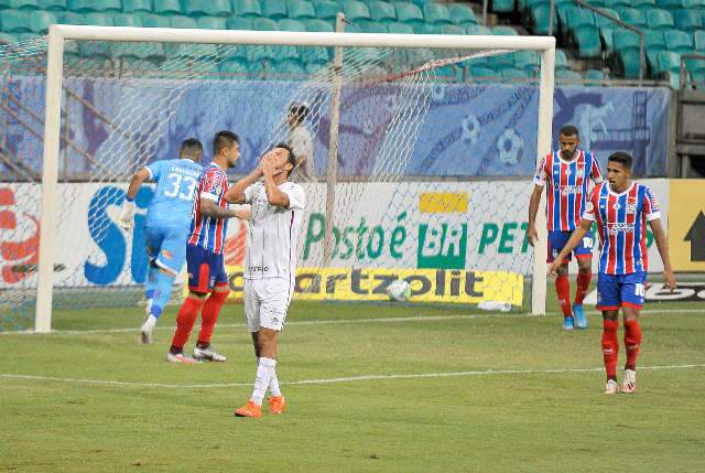 Fluminense bate Bahia e se aproxima do S&atilde;o Paulo na luta pela Libertadores