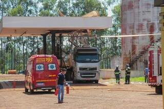 Explosão ocorreu nesta manhã em uma carreta de glicerina (Foto: Marcos Maluf)