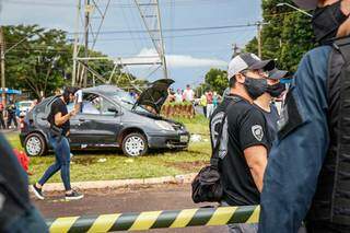 Perícia da Polícia Civil chegou ao local de acidente na Guaicurus três horas depois do ocorrido. (Foto: Henrique Kawaminami)