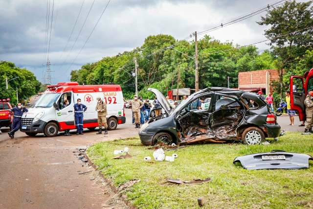 Fugindo de ex-marido, casal atinge carro e mata dois na Avenida Guaicurus