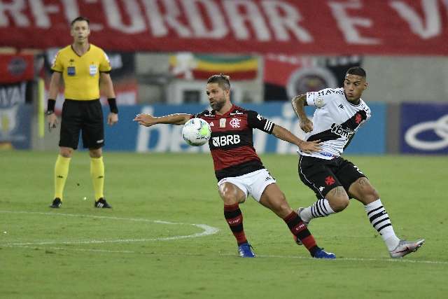 Flamengo bate Vasco, festeja empate do Inter e fica a quatro vit&oacute;rias do t&iacute;tulo