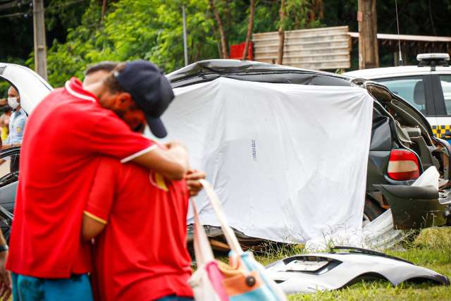 &ldquo;Que esses infelizes paguem por tudo&rdquo;, diz esposa de v&iacute;timas de acidente