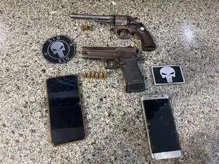 Armas usadas no crime e celulares foram apreendidos (Divulgação)