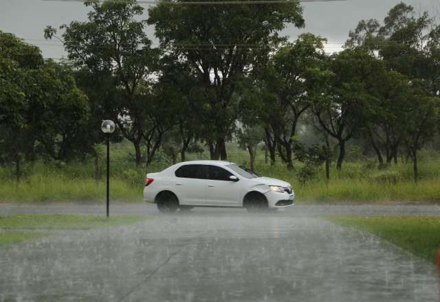 Sol predomina em MS, mas alerta ainda indica riscos de temporal em 17 cidades