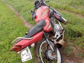 Adolescente morre ao colidir moto em cerca de arame em estrada vicinal