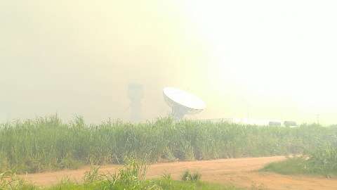 Inc&ecirc;ndio nas proximidades do Aeroporto assusta com fuma&ccedil;a vista a dist&acirc;ncia