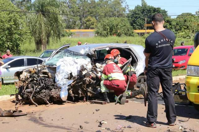 Jovem morre ap&oacute;s acidente entre Amarok e Golf