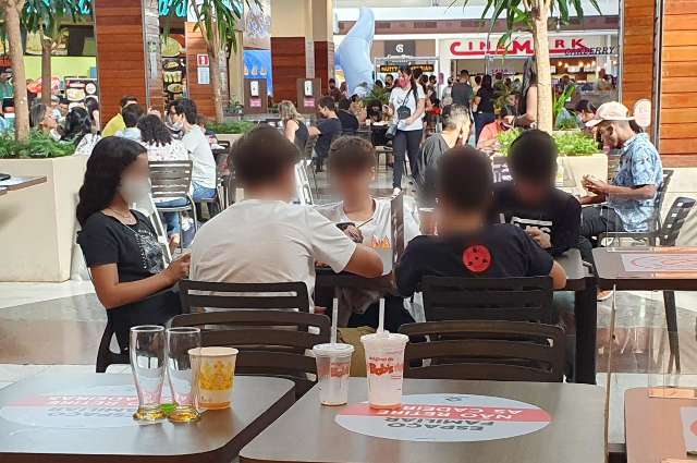 No 1&ordm; dia de proibi&ccedil;&atilde;o, lojistas reprovam veto &agrave; entrada de menores em Shopping