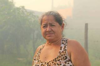 Bairro &quot;desaparece&quot; encoberto por fuma&ccedil;a ap&oacute;s inc&ecirc;ndio em &aacute;rea do aeroporto