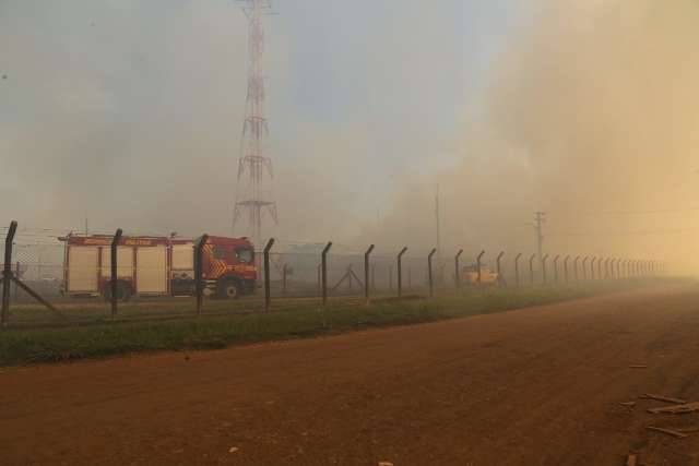 Ap&oacute;s mais de 3 horas, bombeiros deixam &aacute;rea de inc&ecirc;ndio pr&oacute;ximo ao aeroporto 