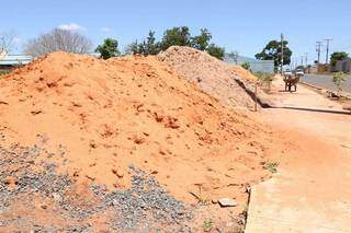 Perto de despejo, moradores de &aacute;rea invadida tentam negociar com a Guarda