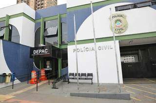 Bêbada, mulher é flagrada arrastando criança e vai presa Bêbada, mulher é flagrada arrastando criança e vai presa