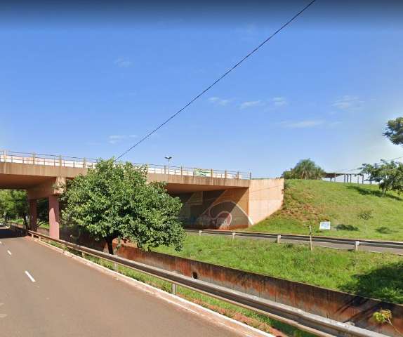 Policial vai parar no hospital ap&oacute;s evitar que homem pulasse de pontilh&atilde;o 