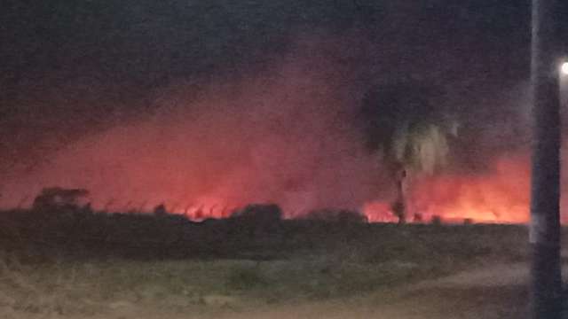 Fuma&ccedil;a de inc&ecirc;ndio pr&oacute;ximo ao aeroporto volta a incomodar moradores 