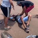 Em cruzamento perigoso da Três Barras, colisão entre moto e carro deixa ferido