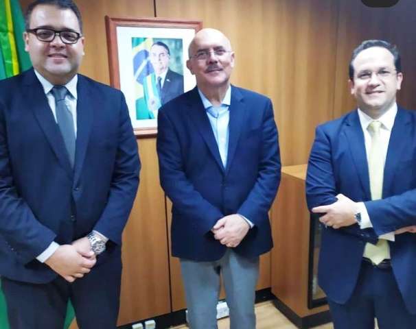 Ex-reitora da UFGD &ldquo;caiu&rdquo; ap&oacute;s negar ced&ecirc;ncia de servidores para prefeitura