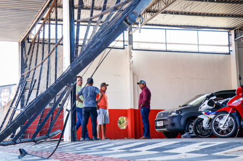 Bandidos levaram Golf, todas as chaves e documentos de ve&iacute;culos &agrave; venda