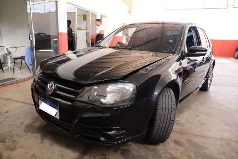 Liga&ccedil;&atilde;o an&ocirc;nima ajuda a recuperar Golf e documentos furtados de garagem 