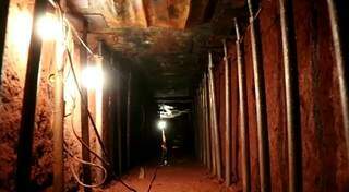Túnel escavado pela quadrilha, trabalho feito pelos &#39;tatus&#39; do bando (Foto/Arquivo: Henrique Kawaminami)