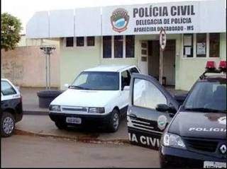 Distraído, homem tem carro furtado por “amiga” em conveniência Distraído, homem tem carro furtado por “amiga” em conveniência