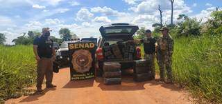 Traficante abandona ve&iacute;culo com 374 quilos de maconha na fronteira 