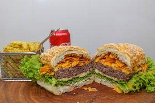 700g de hambúrguer de verdade é só na JG Burger. (Foto: Paulo Francis)