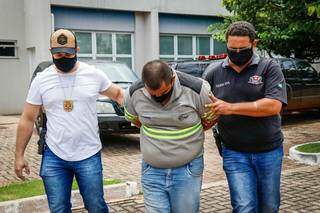 &quot;D&aacute; medo agora&quot;, diz idoso que arrumou emprego para acusado de duplo assassinato