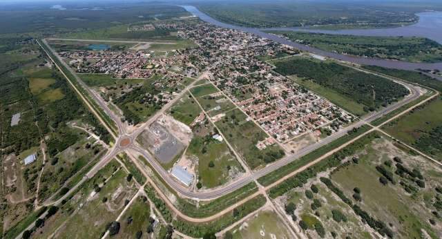 Governador entrega contorno rodovi&aacute;rio e garante R$ 5 milh&otilde;es para recapeamento 