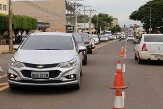 Trânsito foi parcialmente interrompido, no local (Foto: Kísie Ainoã)